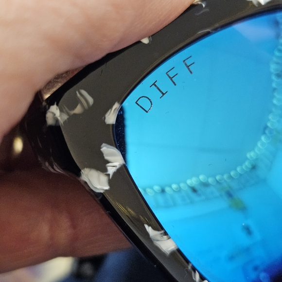 DIFF Polarized Sunglasses With Black/White Frames & Blue Lenses - Picture 2 of 11